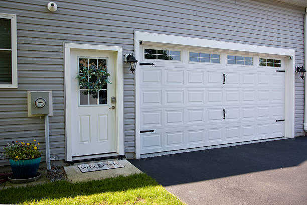 24/7 Emergency Garage Door Panel Replacement experts in Roseland, FL